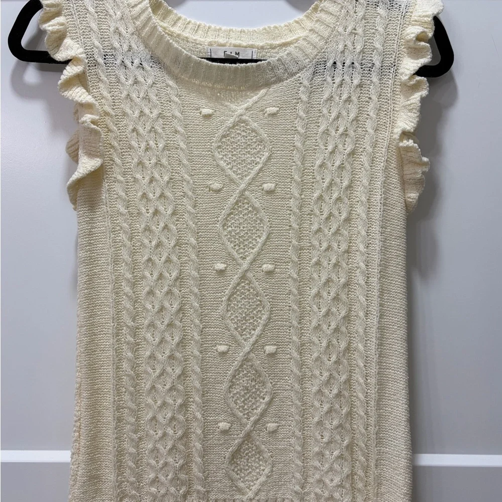 E & M  Cozy Cream Knit Sleeveless Ruffle Top. Size M - Picture 3 of 4